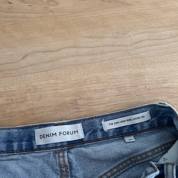 Aritzia ,Denim forum, the joni high rise loose 30L size 25 - Picture 2 of 2
